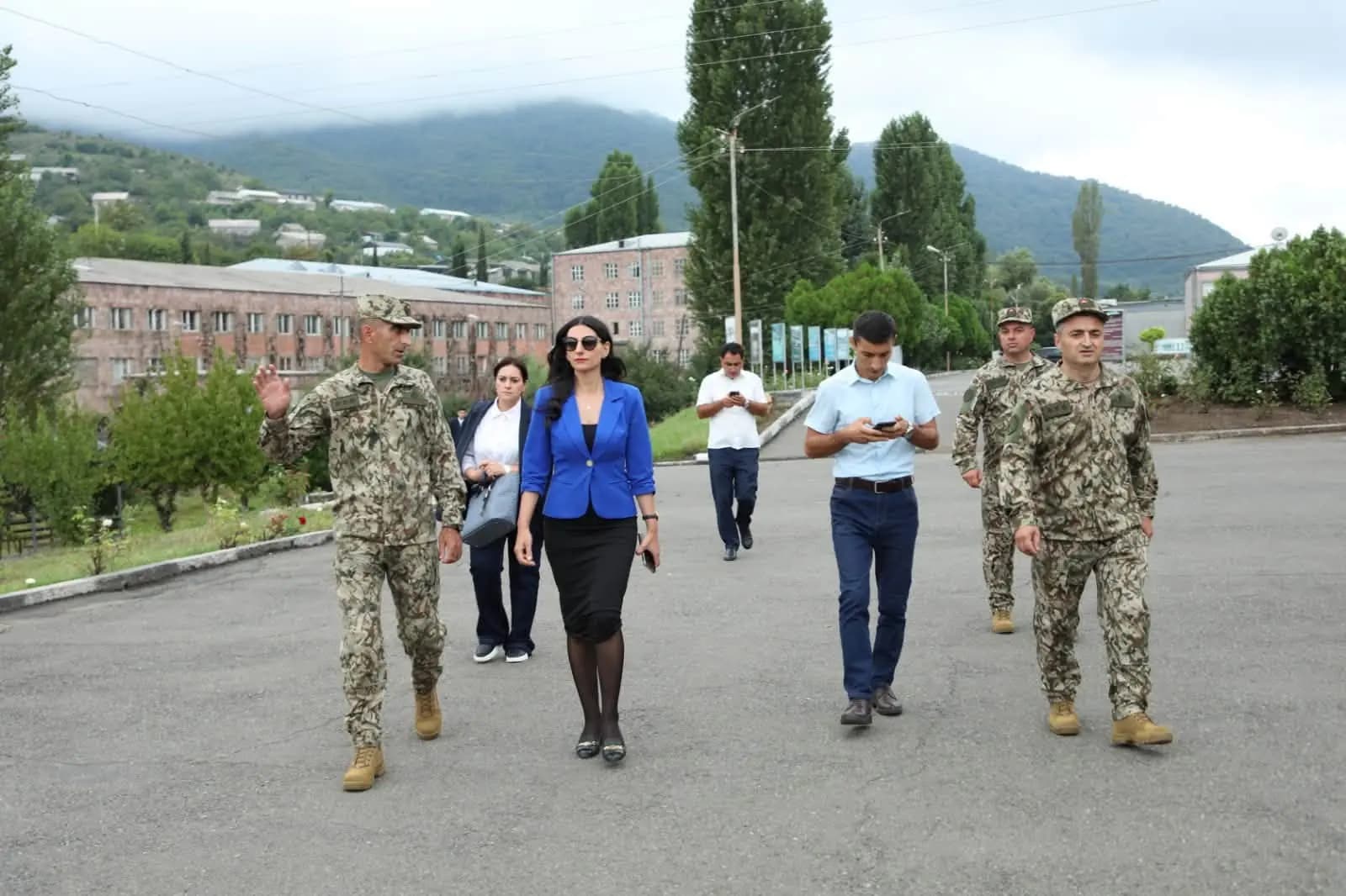 Տավուշի մարզ կատարած այցի շրջանակում Անահիտ Մանասյանն աշխատակազմի ներկայացուցիչների ուղեկցությամբ այցելել է Պաշտպանության նախարարության N զորամաս
